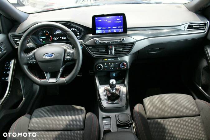 Ford Focus - 8