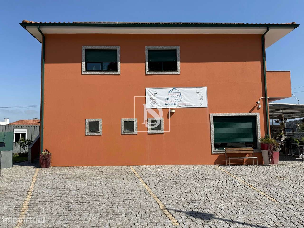 Moradia T3 + Espaço Comercial-14