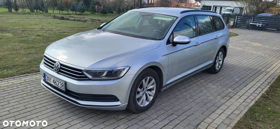 Volkswagen Passat - 1