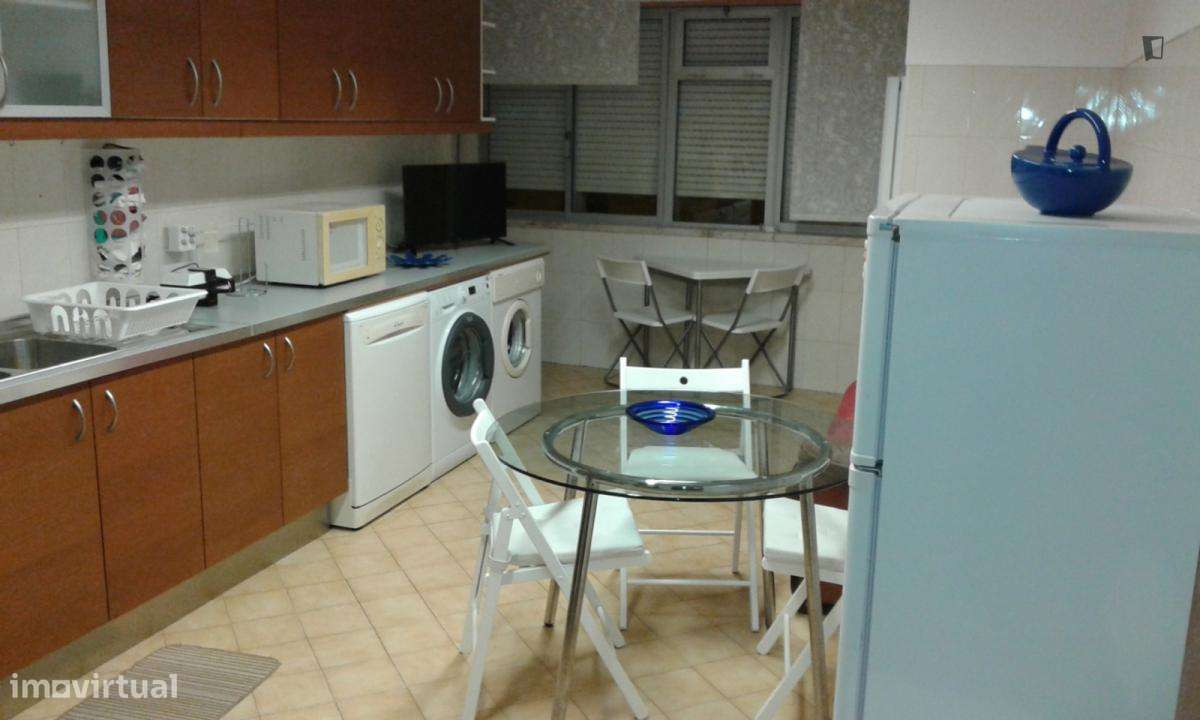 Quarto - localizado em Olivais Lisbon - Grande imagem: 5/9