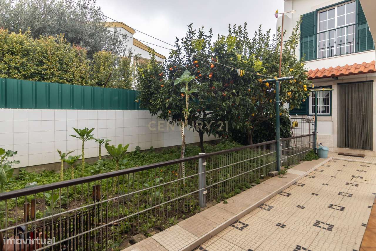 Moradia T4 Independente com garagem e jardim em Setúbal-44
