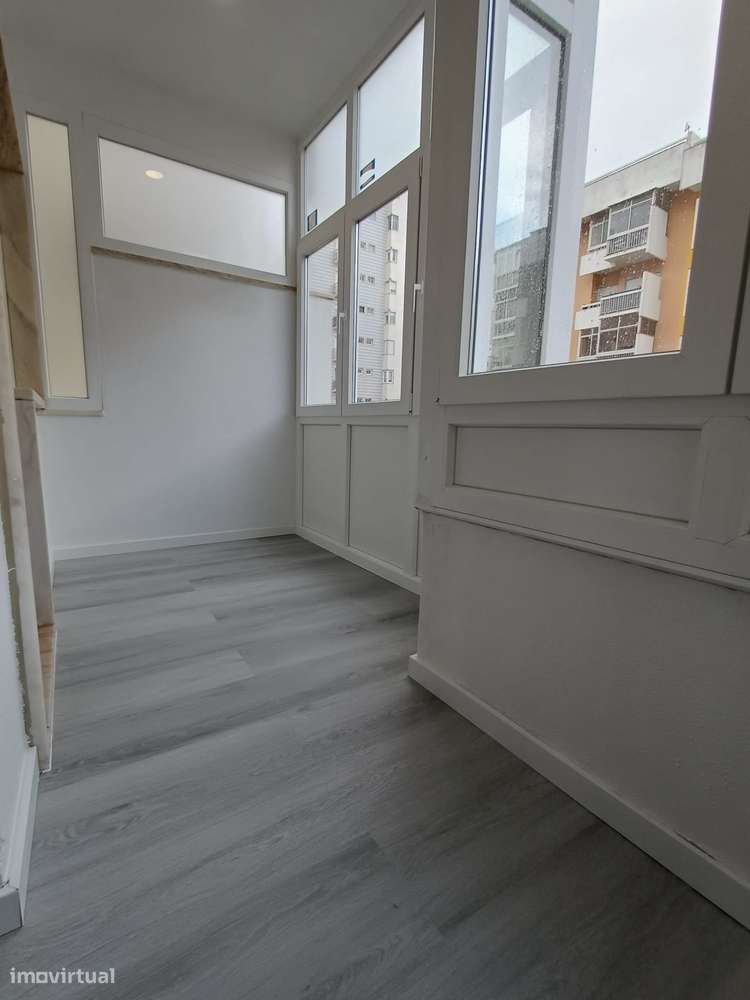 Apartamento T2 renovado, com arrecadação e a 2 km da praia-20