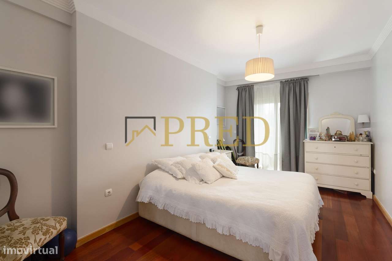 Apartamento T5, inserido no condomínio fechado 'Edifício Plaza'-26