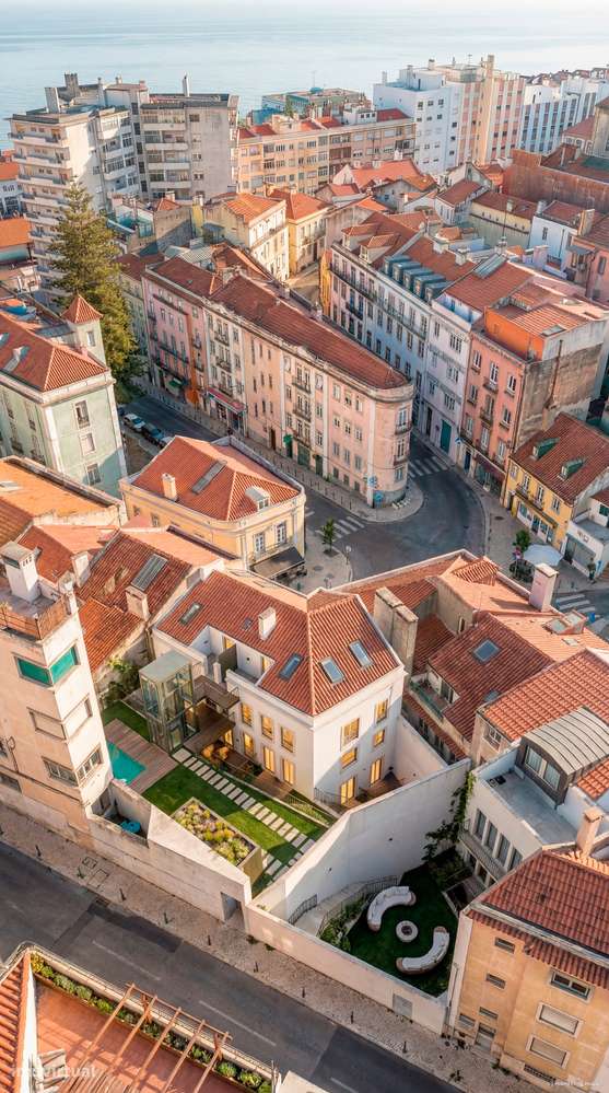Um pátio privado no coração de Lisboa | T0 novo entre Alfama e o Tejo-6