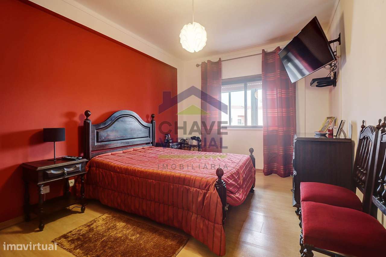 Apartamento T3 com Sótão Amplo - Centro Bombarral-38