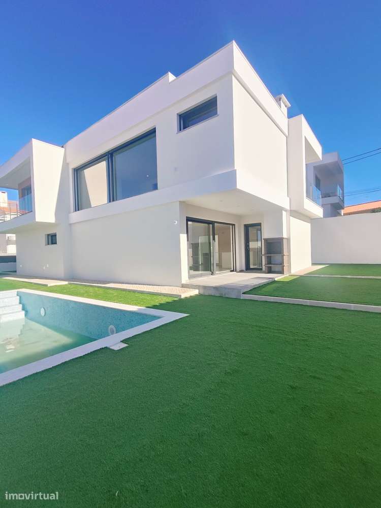 Oferta 1% do Valor de Aqusição - Moradia T4 + 1 com Piscina e Garagem-6