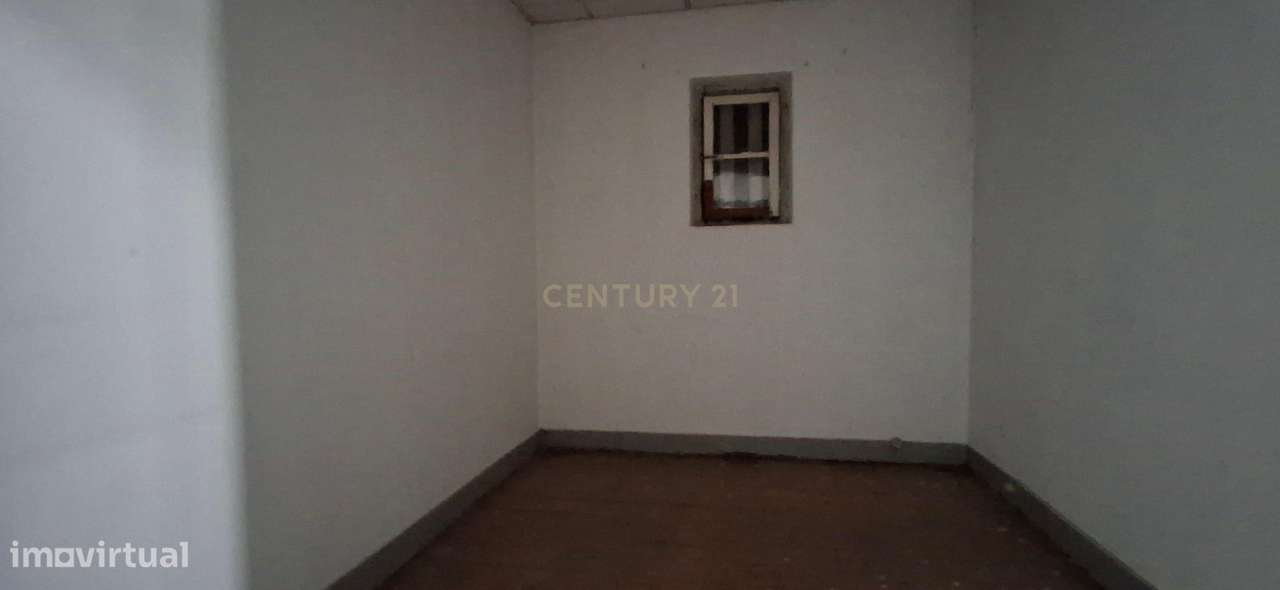 Moradia com Dois Andares no Centro de Coruche com Vista Rio-11