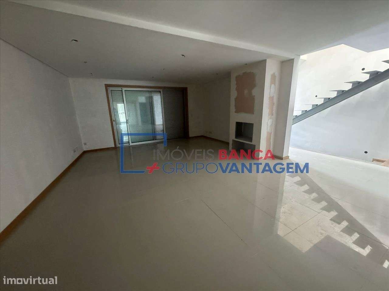 Moradia geminada, para venda, Santa Maria da Feira - Mozelos - Grande imagem: 2/11