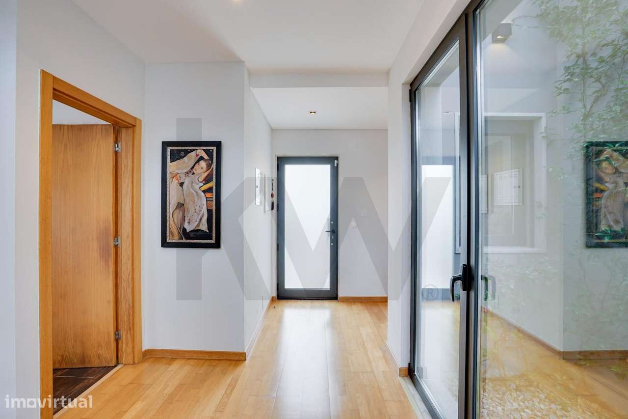 Moradia Contemporânea T3+1 com Piscina em Condomínio Fechado Exclusivo-33