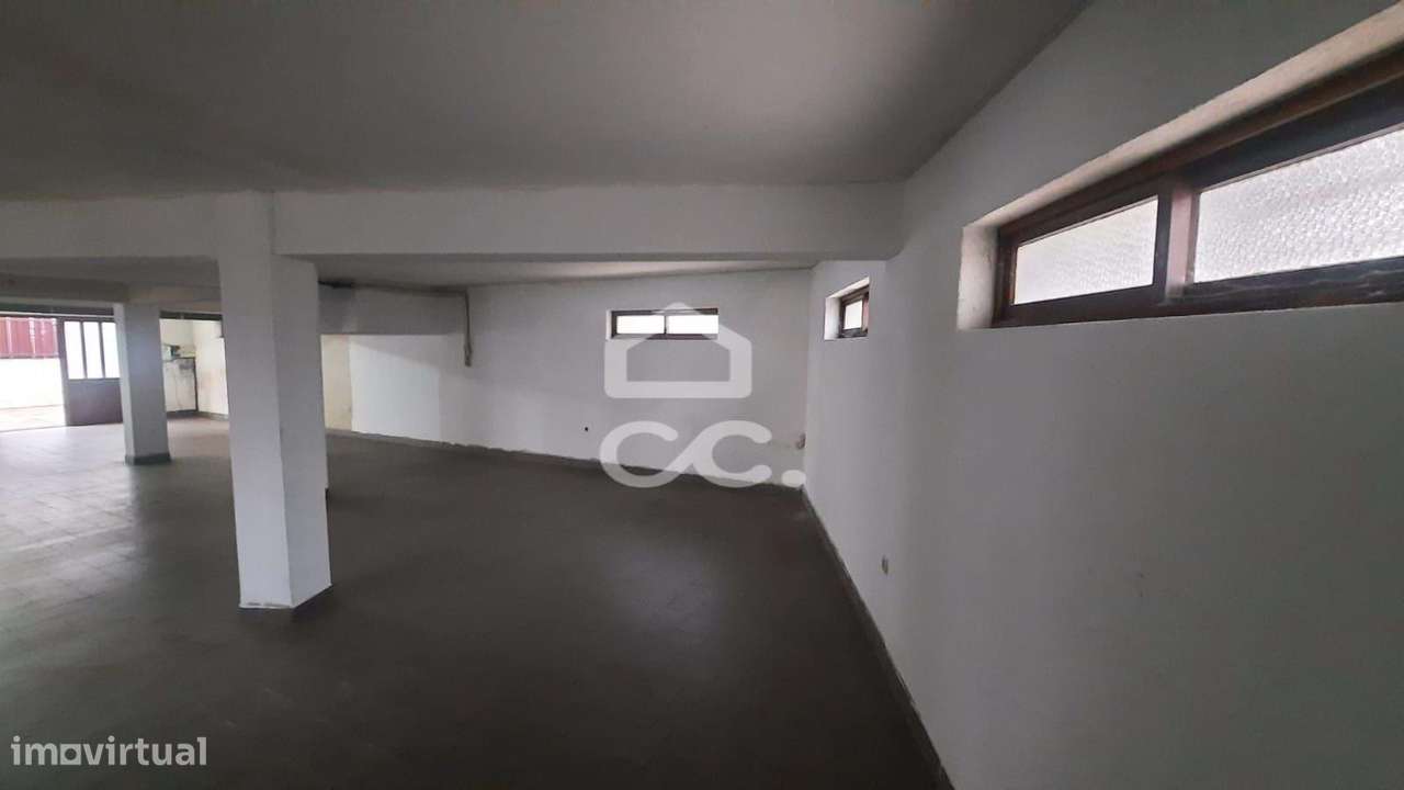 Apartamento T1+1 com Armazém e lugar de garagem-26