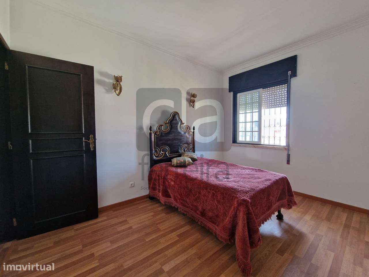 Moradia T3+1 no centro de Almeirim com garagem ampla e quintal-21