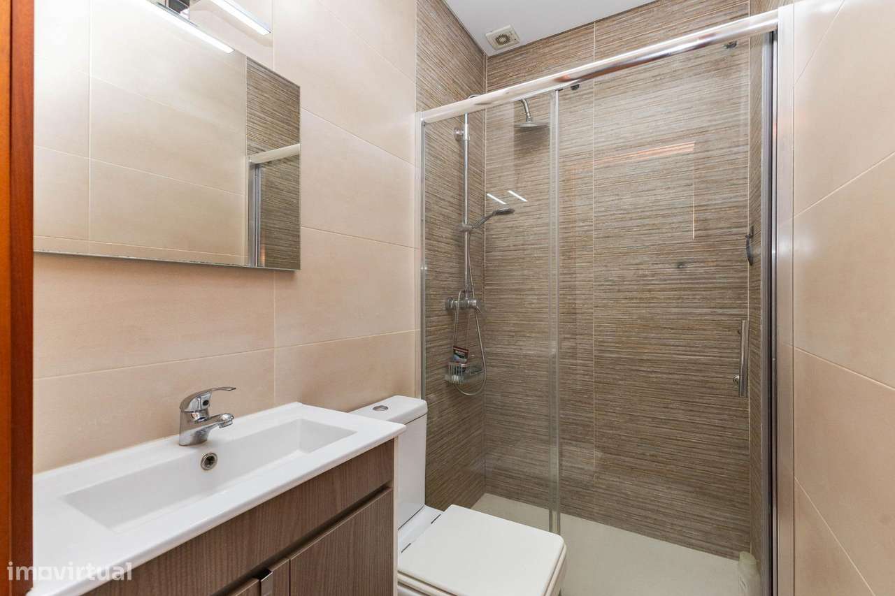 Moradia T3+1 Renovada em Fânzeres (Seixo).Garagem, Jardim e...-17