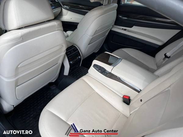 BMW Seria 7 750i xDrive - 26