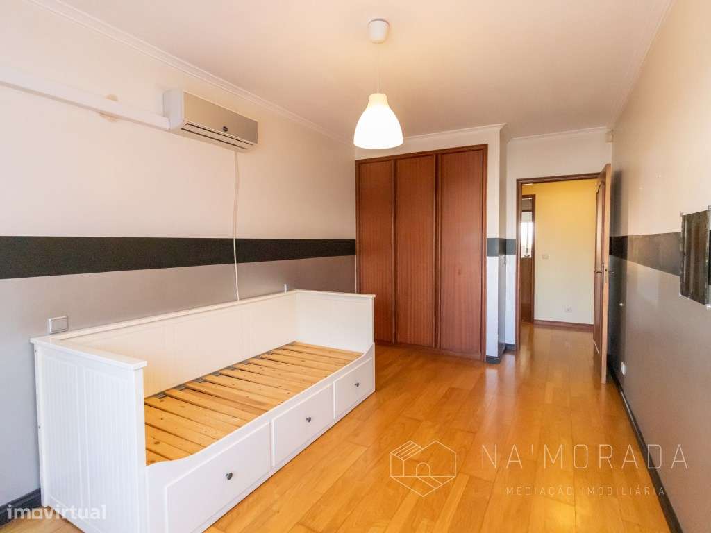Apartamento T3 em Sanguedo em Edifício Modernizado e Ótimos Acessos-12