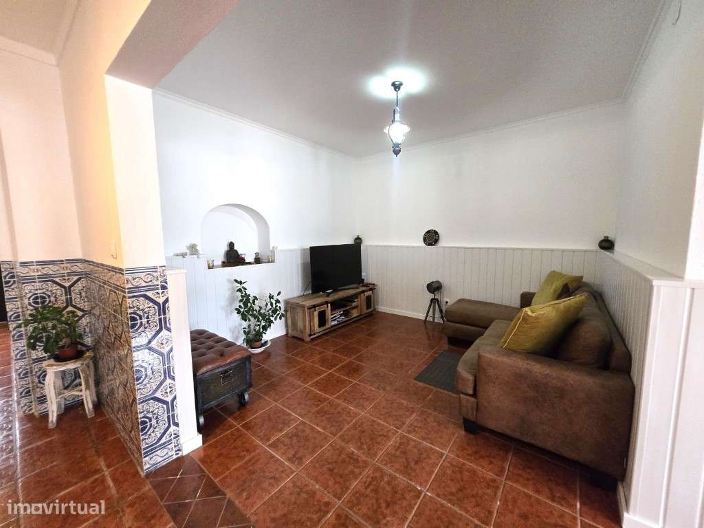 Simpática Moradia Térrea T3 com Garagem, Sótão e Excelente Espaço E... - Grande imagem: 5/34
