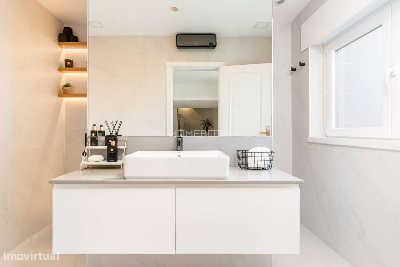 Moradia T5 renovada em condomínio fechado com piscinas, campo de ténis-32