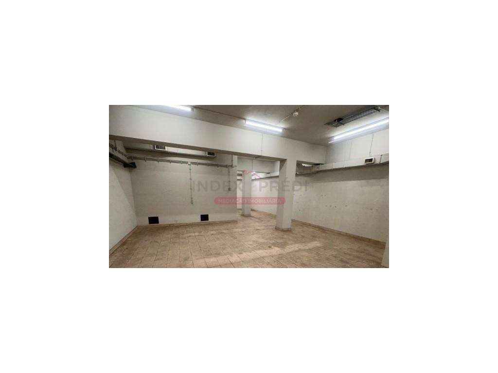 Ampla Loja com cave - Vila Nova de Poiares-18