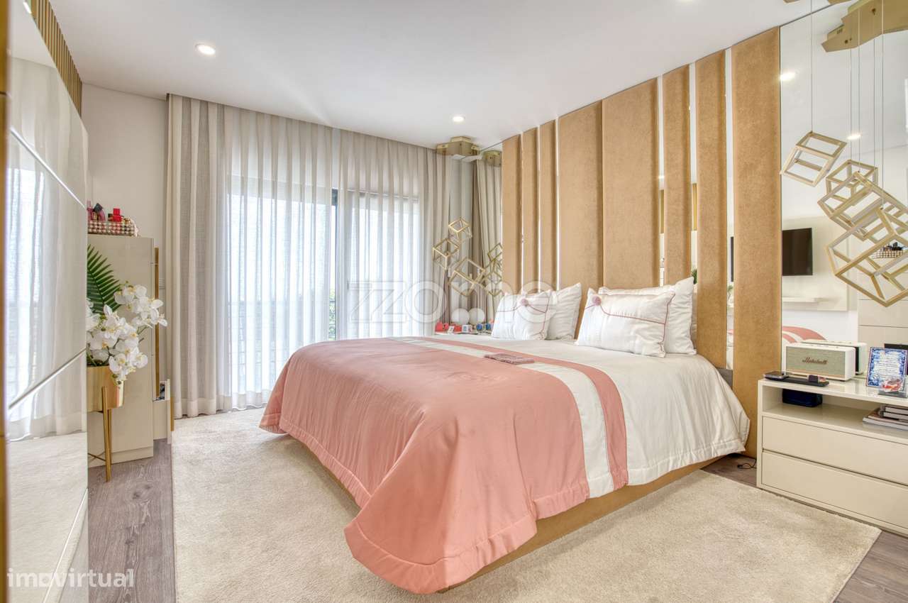 Moradia T4 com Jardim na Ramada-22