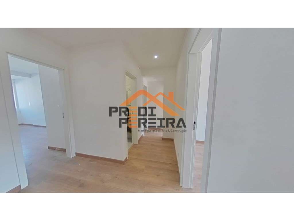 Imóvel T3, totalmente remodelado, com acabamentos de qualidade.-9