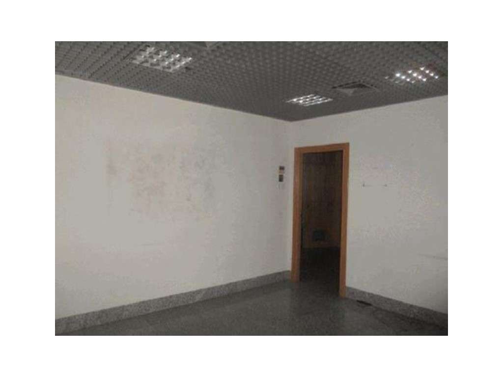 Loja com 330 m2 em Abrantes - Grande imagem: 4/5