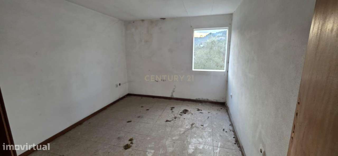 Moradia para restaurar - Constance, MCN-25