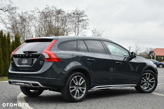 Volvo V60 Cross Country D4 AWD Geartronic Summum - 9