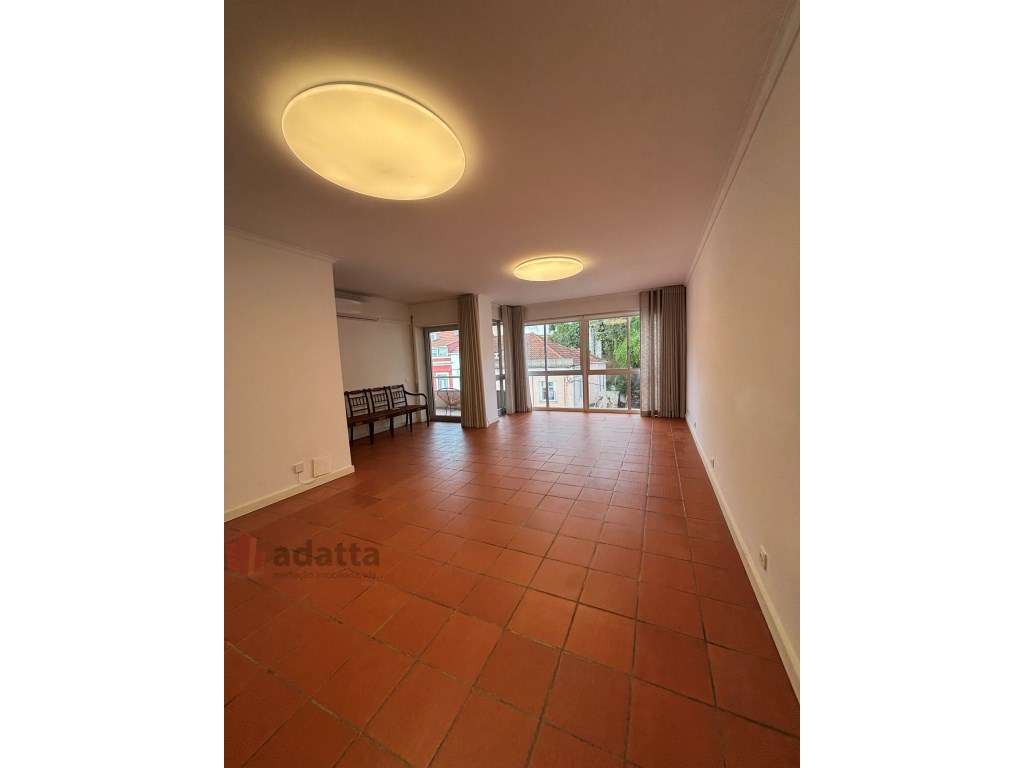 Apartamento T3 Luminoso em Zona Central e Residencial de Coimbra - Grande imagem: 2/26