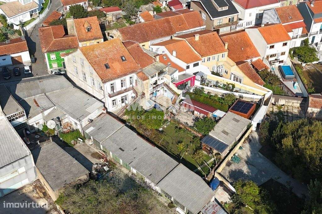 Moradia T9 no Centro de Ovar - Potencial para Turismo | Moradia Bifami-3