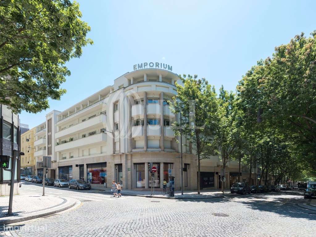 Apartamento T3 com garagem no Edifício Emporium, Porto-24