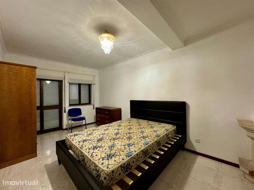 Apartamento Duplex T5 com garagem em zona de Santa Clara - Grande imagem: 3/11