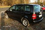 Volkswagen Touran 2.0 FSI Highline - 22