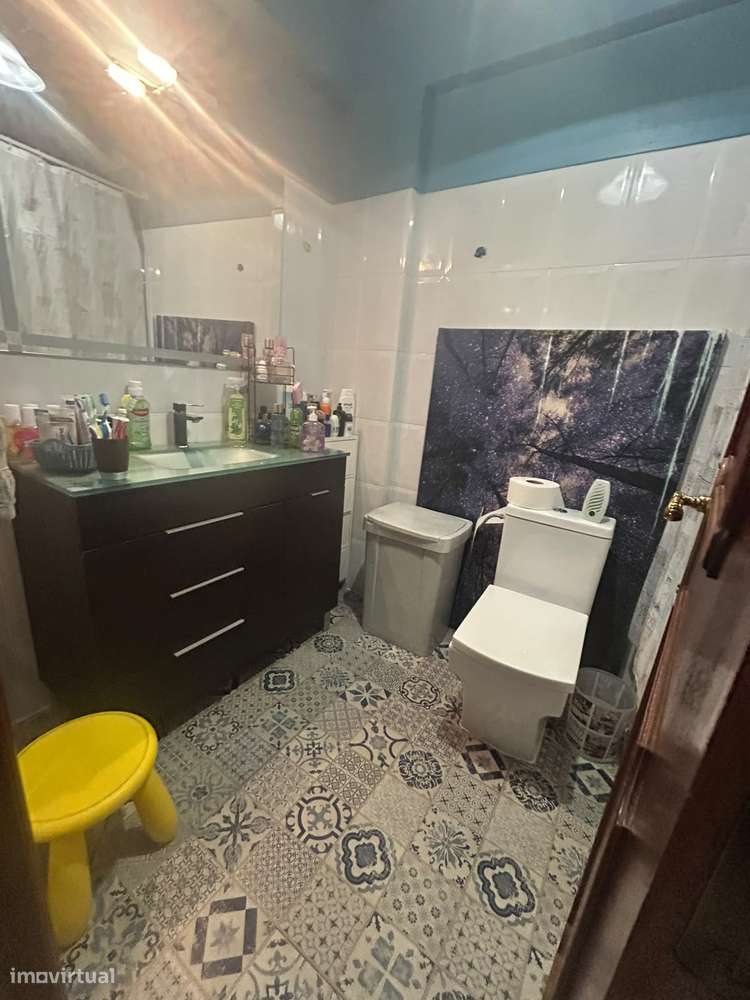 Apartamento T3 com varanda e garagem em Cacém-12