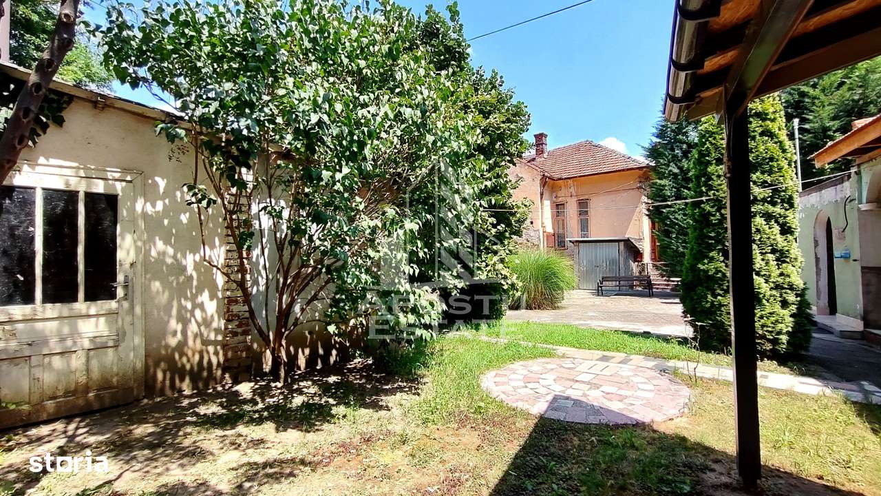 Casa la curte comuna 4 camere, zona Centrala - Imagine principală: 4/20