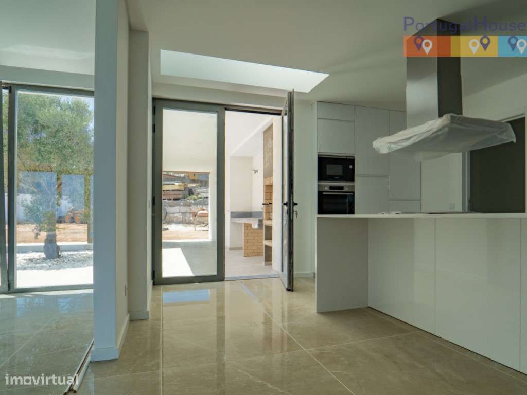 Moradia independente de arquitetura moderna e espetacular com vista...-3