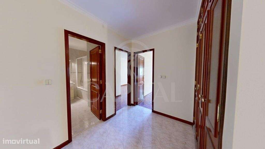 T2 espaçoso com varanda e garagem-9