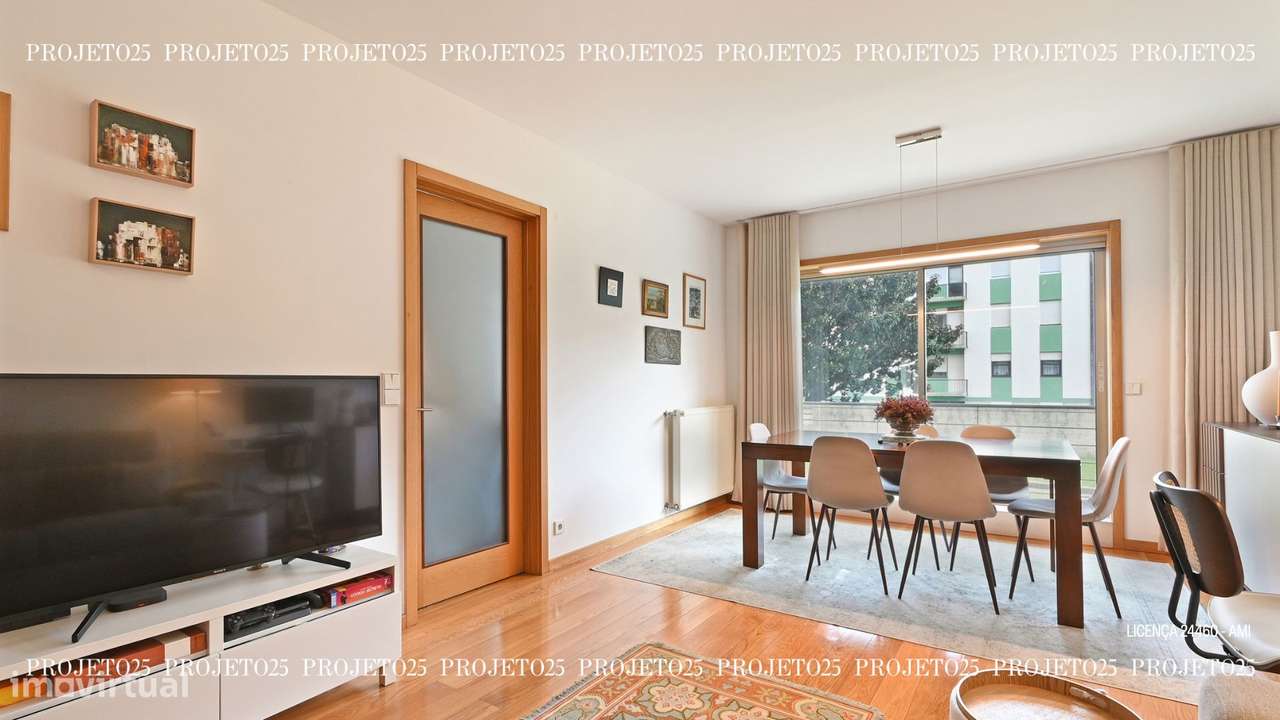 T2 C/ Terraço Privativo em Condº Fechado com piscina  - Casa da Música-6