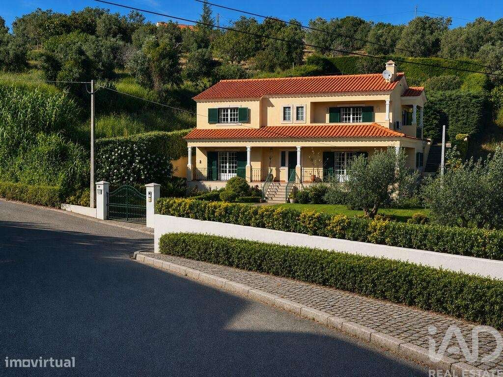 Moradia bi-familiar T5 em Tomar e Santa Maria dos Olivais de 230 m2-37