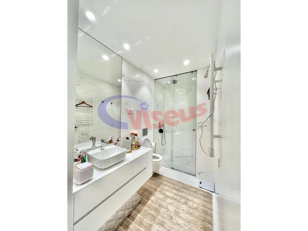 Apartamento T2 Oliveira do Douro-38