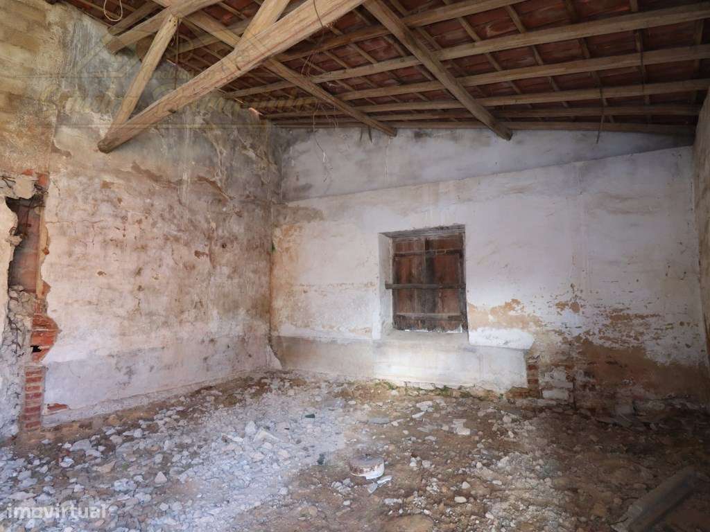 Adega com PROJETO APROVADO para Moradia T2-5