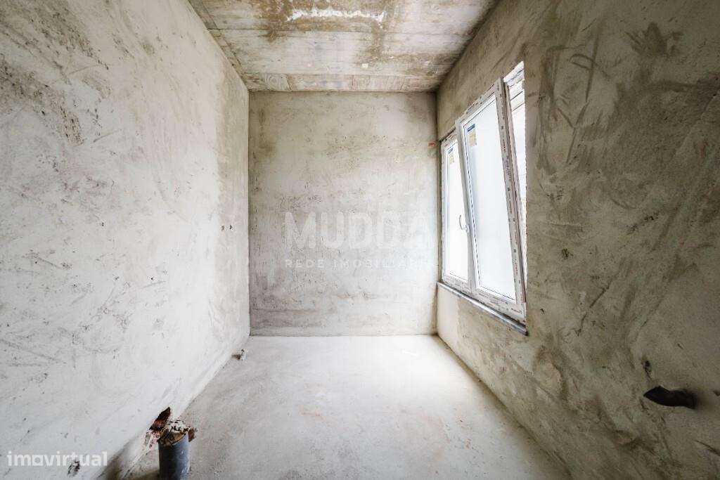 Moradia isolada de design contemporâneo nos Casais Mestre Mendo-30