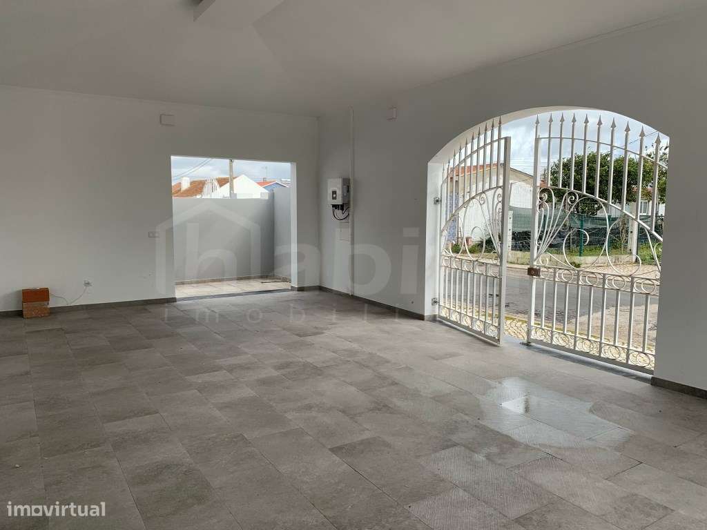 Moradia NOVA com Garagem e Piscina-22