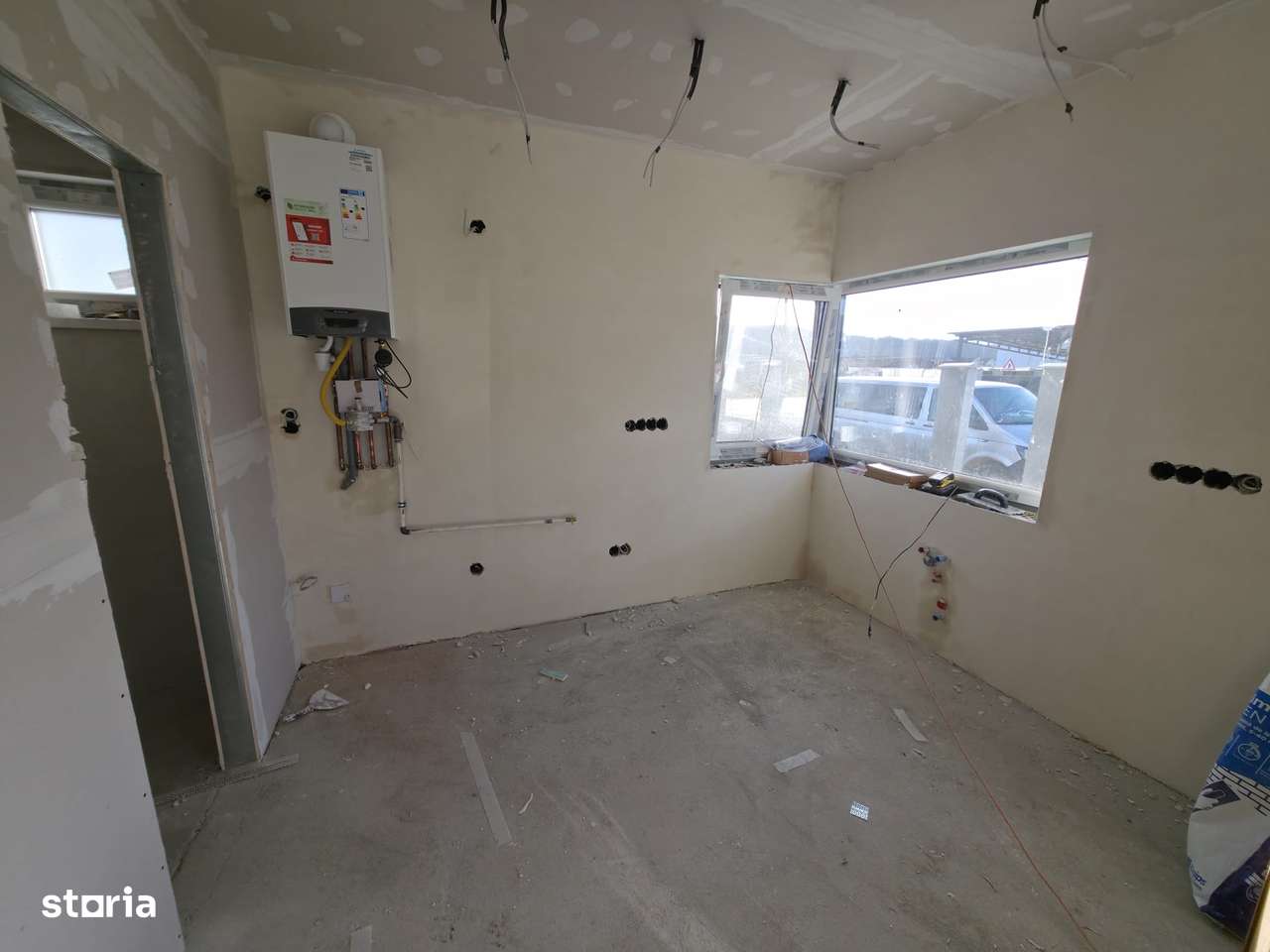 2 case tip parter, 4 camere, 2 bai, 5 arii teren, la cheie + gard-2