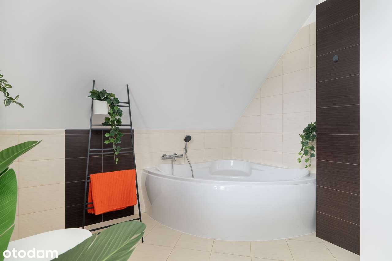 Rodzinny dom. Salon + 4 pokoje! Duża działka 880m² i wiata garażowa 2-12