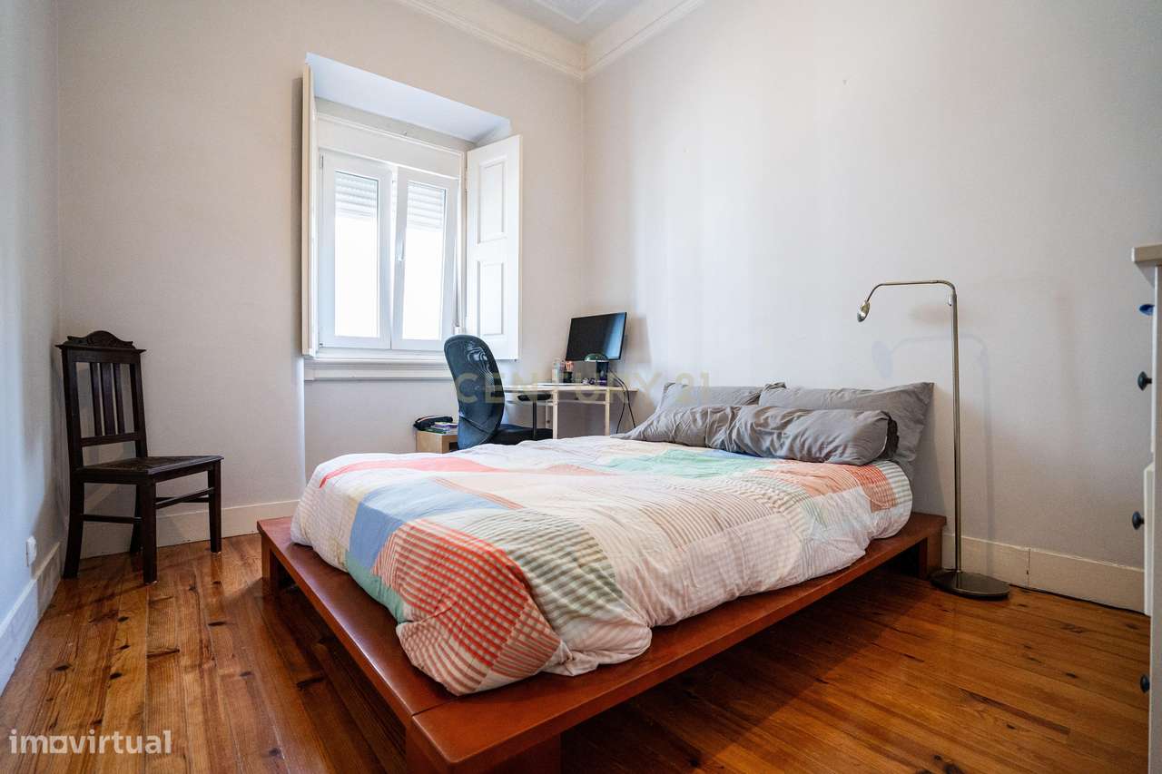 Apartamento T3, em São Vicente, com Pé Direito Alto e Tetos Trabalhado-21