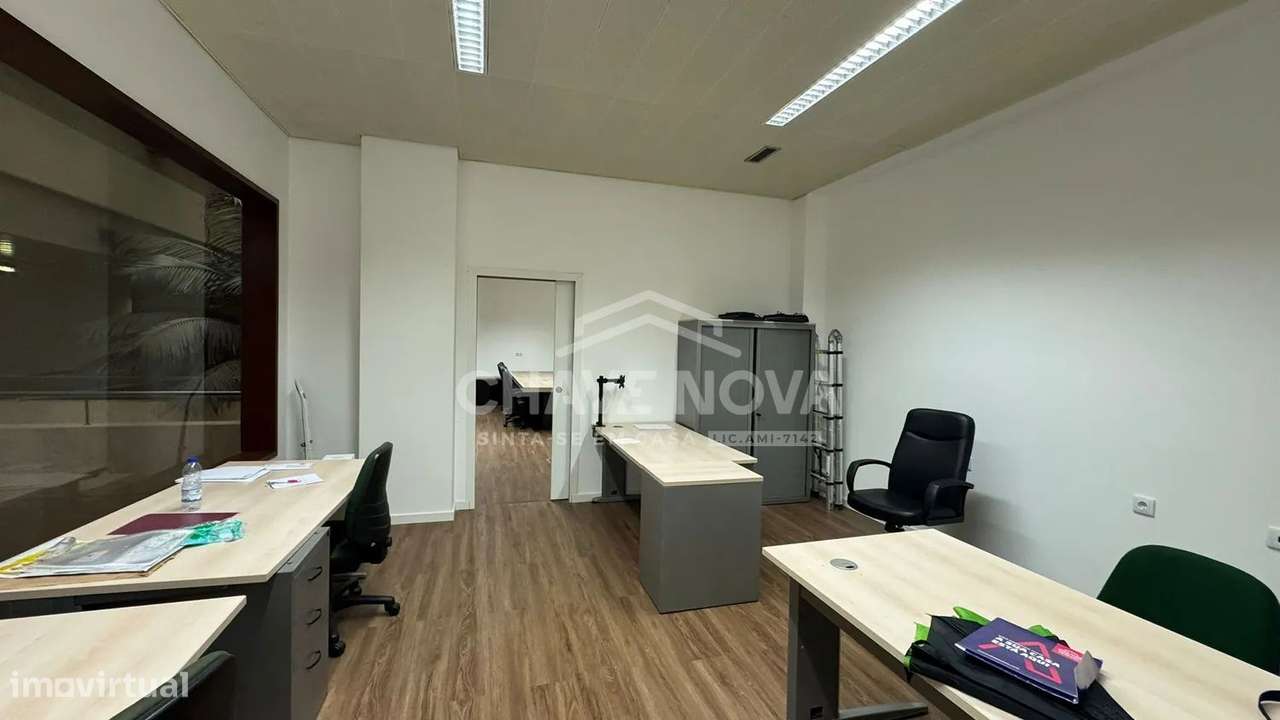 Escritório c/ 37m2 em frente a Estação Metro Galiza (Porto) - Grande imagem: 2/12