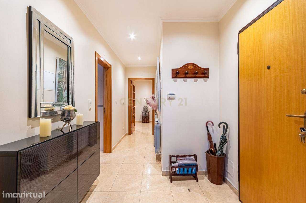 T3 com duas varandas na Rua Pulido Valente Colinas do Cruzeiro-23