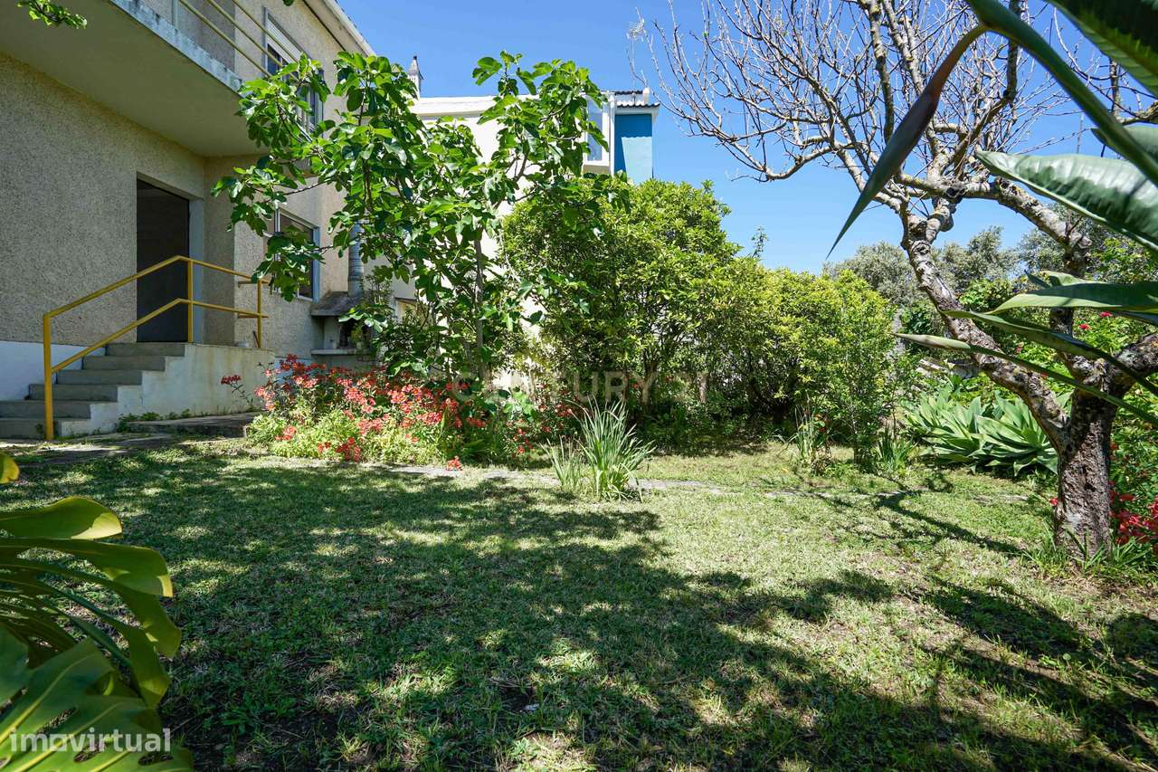 Moradia em Santa iria de Azoia com Vista Panorâmica e Jardim - Grande imagem: 4/33