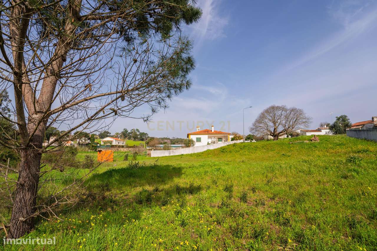Lote de terreno com 646 m² situado em Casais da Areia, A-dos-Negros.-12
