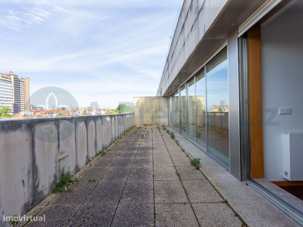 Apartamento T3+1 Duplex - À Av. da Boavista-25