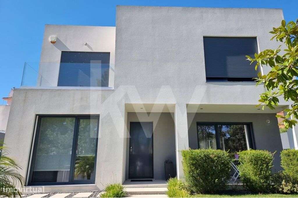 Moradia independente com quatro suites, jardim e piscina na Charneca d - Grande imagem: 4/30